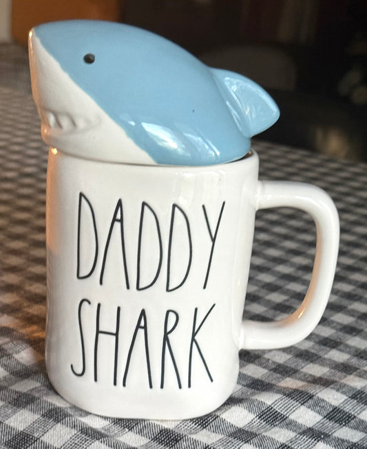 New Rae Dunn white ceramic coffee mug with shark topper DADDY SHARK