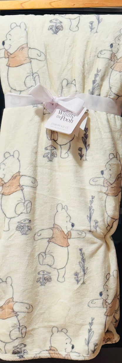 New Disney’s light pale yellow Winnie the Pooh oversized throw blanket 60x70