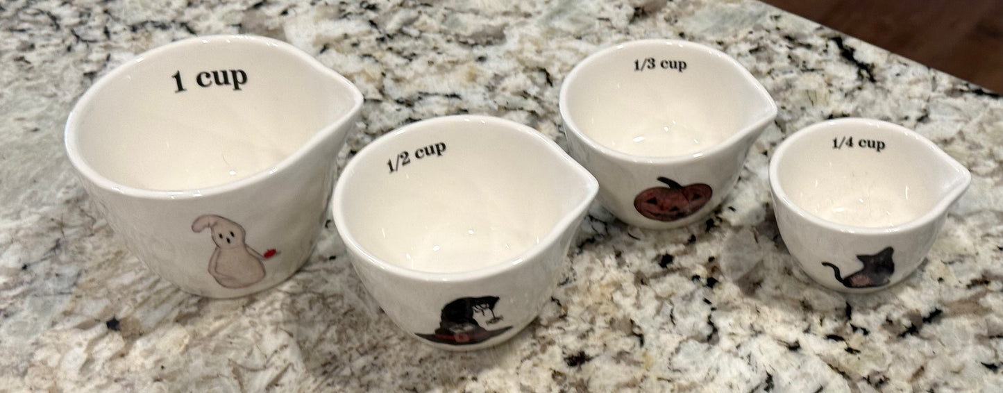 New Decor Snobs ceramic ghost Halloween measuring cup set