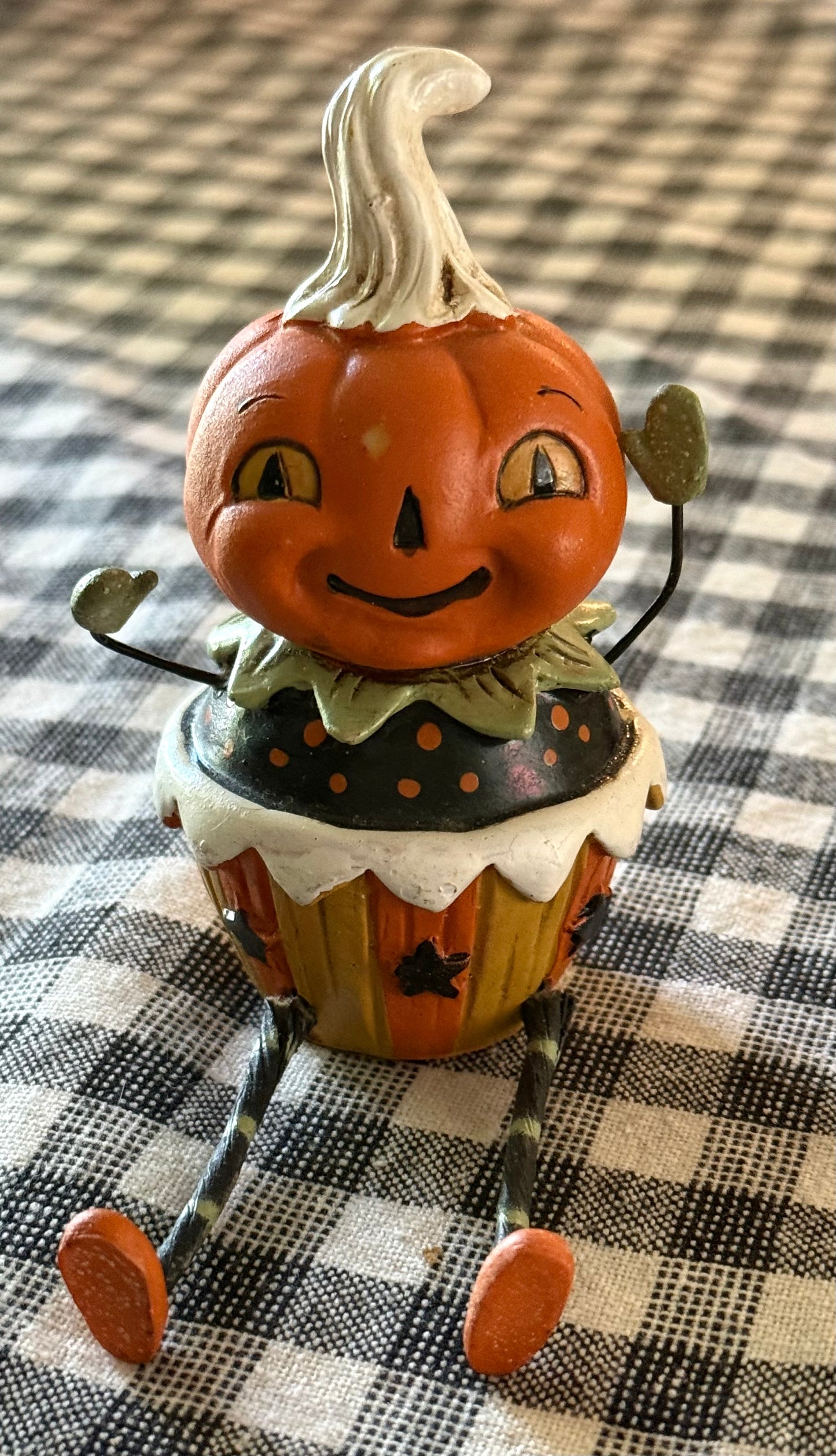 New Joanna Parker Halloween pumpkin big head shelf sitter decor