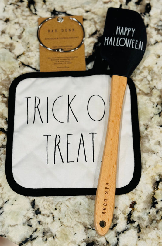 New Rae Dunn 2-piece kitchen Halloween baking set TRICK OR TREAT