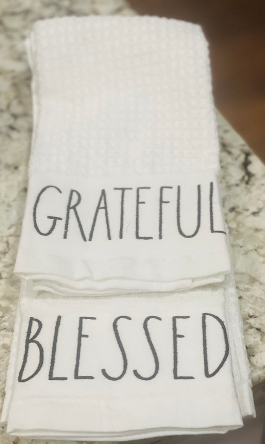 New Rae Dunn 2-piece white kitchen dish towel set GRATEFUL/BLESSED.