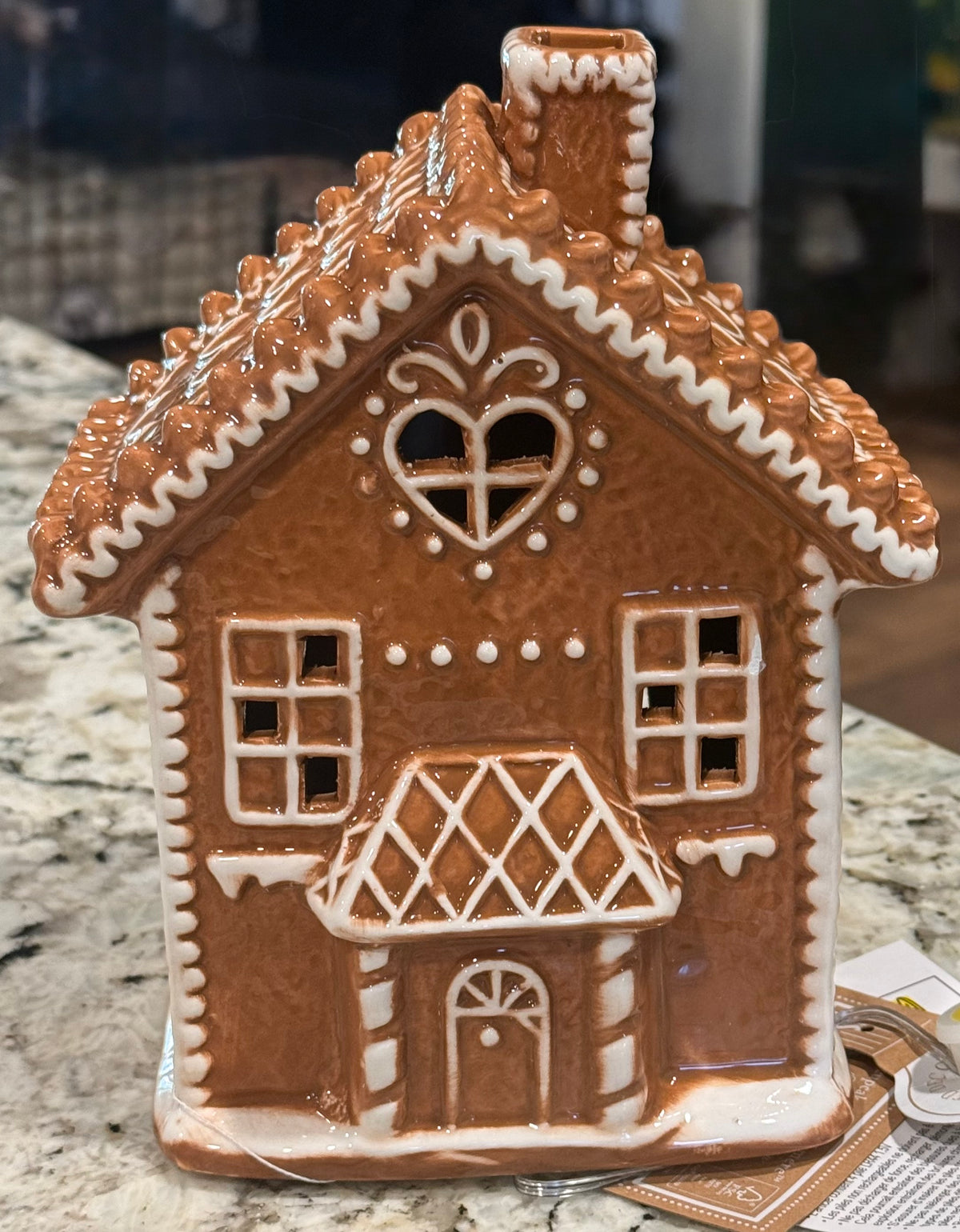 New Cupcakes and Cashmere ceramic 7.25x7.5 light up brown gingerbread house Christmas decor