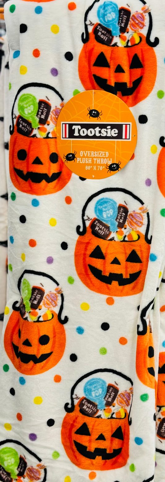 New white Tootsie Roll Halloween candy bucket throw blanket 60x70