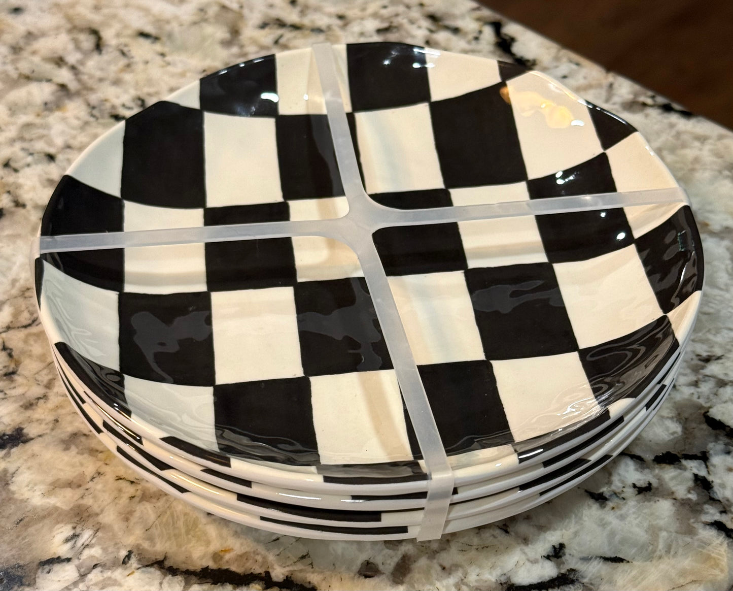 New black and white check 4-piece melamine dessert 6.75” plate set