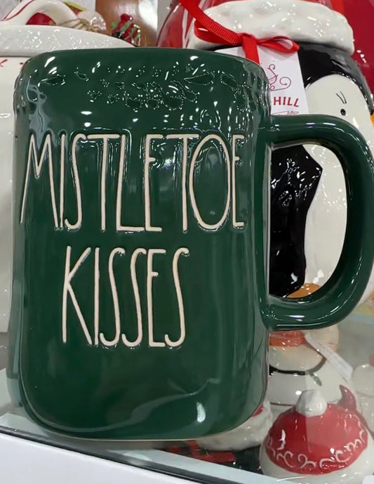New Rae Dunn green ceramic Christmas coffee mug MISTLETOE KISSES