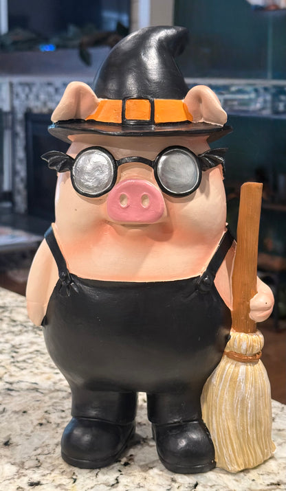 New resin 11.5x9 farmer pig Halloween decor
