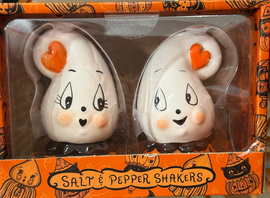 New Joanna Parker ceramic salt and pepper shaker set heart ear ghosts