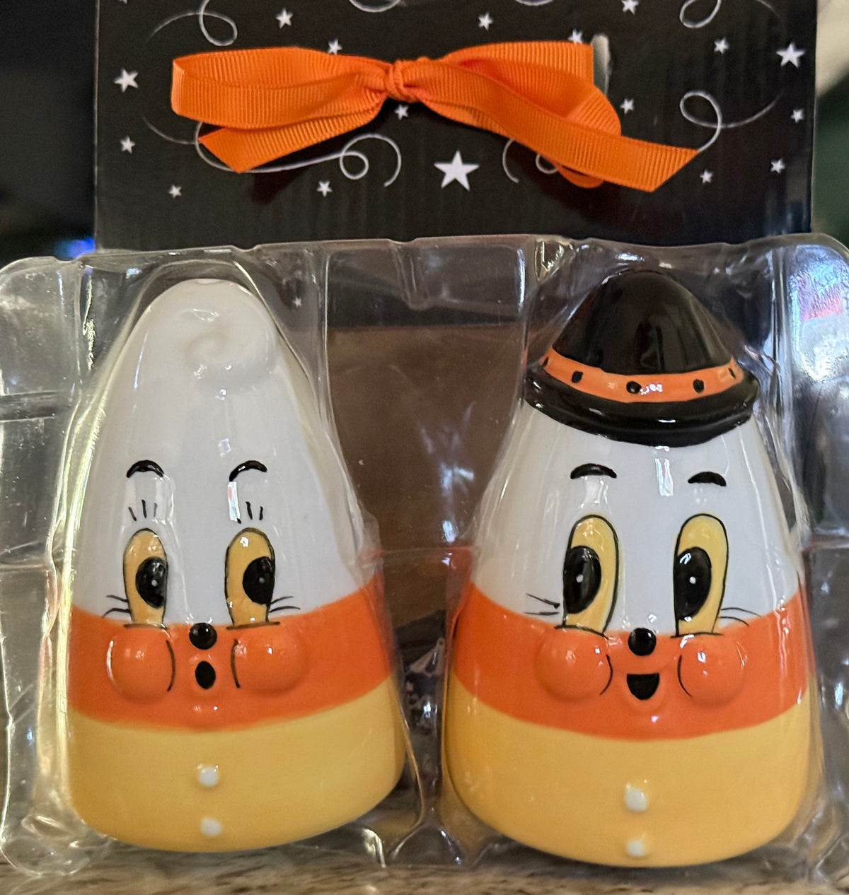 New Joanna Parker ceramic candy corn salt and pepper shaker set -top hat