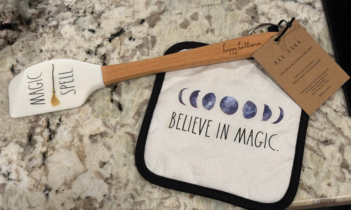 New Rae Dunn Halloween 2-piece utensil & pot holder set BELIEVE IN MAGIC