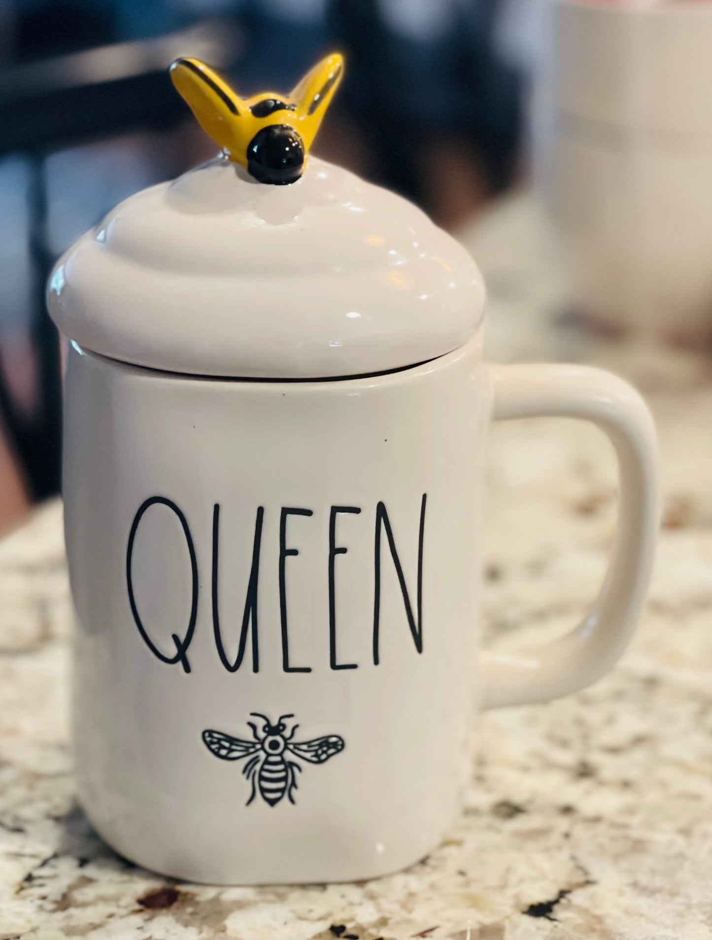 Rae Dunn white ceramic coffee mug with topper QUEEN BEE 🐝