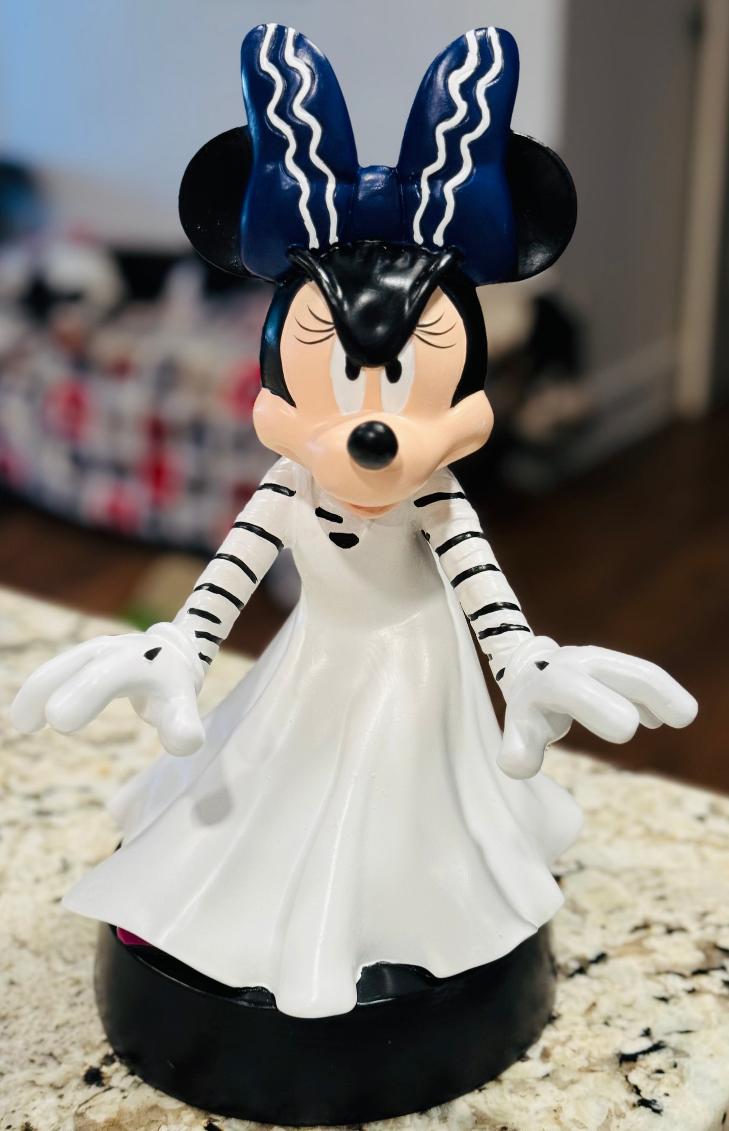 New Disney resin Halloween Minnie Mouse Scary decor