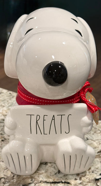 New Rae Dunn x Peanuts Snoopy ceramic TREATS cookie jar canister Christmas decor