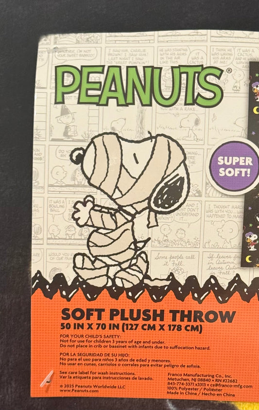 New Peanuts Snoopy black Halloween costume throw 50x70