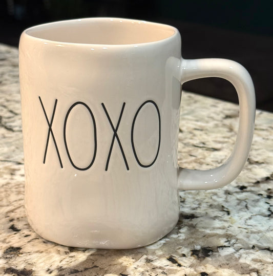 New Rae Dunn white ceramic coffee mug XOXO 💋