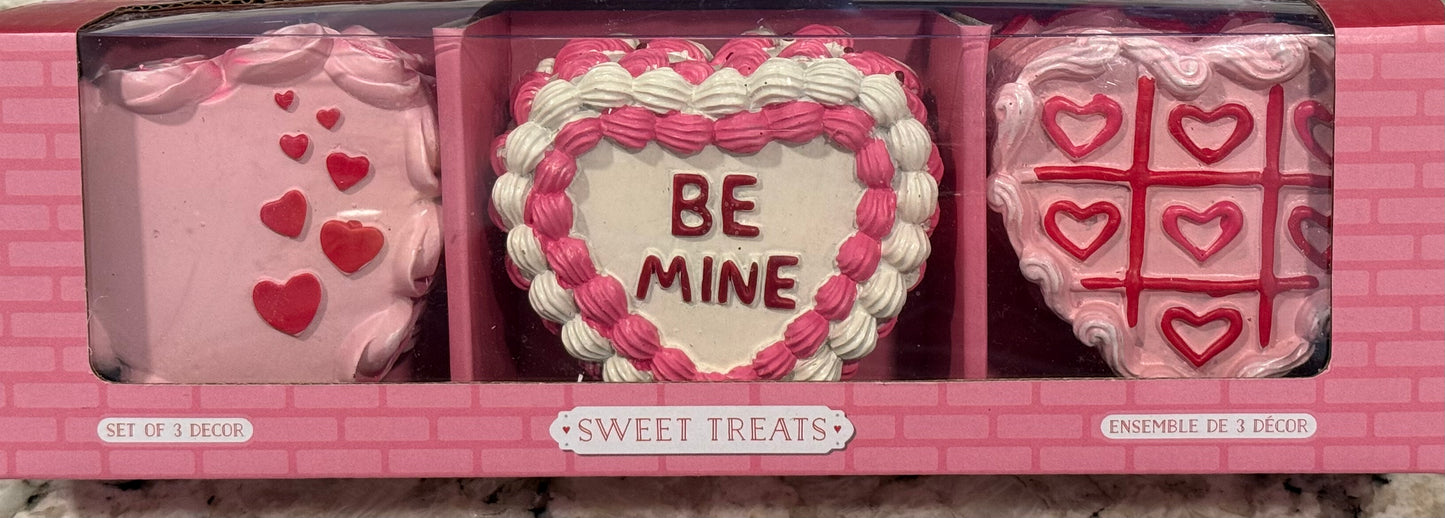 New Sweet Treats resin 3-piece faux 🎂 heart shaped Valentines Day cake decor
