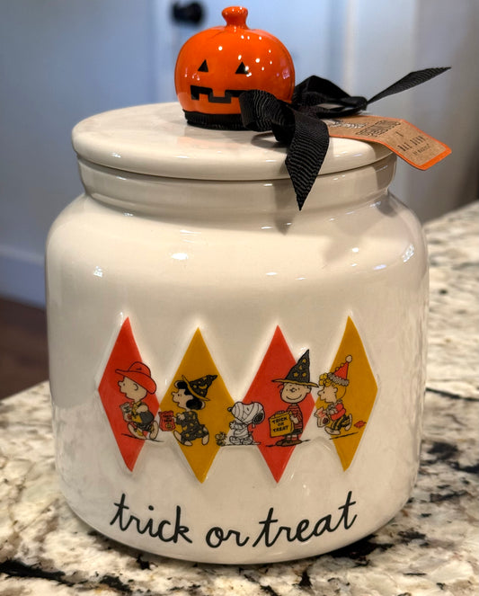 New Rae Dunn x Peanuts Snoopy ceramic TRICK OR TREAT Halloween canister