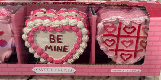 New Sweet Treats resin 3-piece faux 🎂 heart shaped Valentines Day cake decor