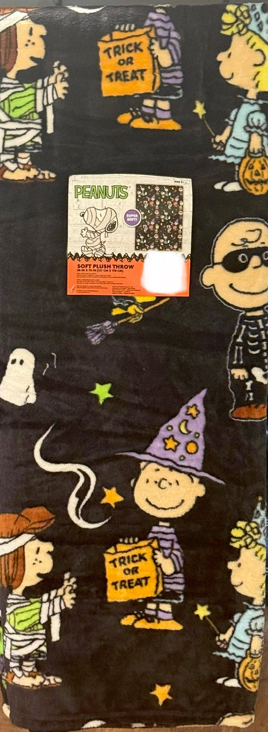New Peanuts Snoopy black Halloween costume throw 50x70