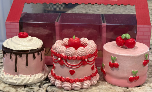 New Sweet Treats resin 3-piece faux 🎂 Valentines Day decor